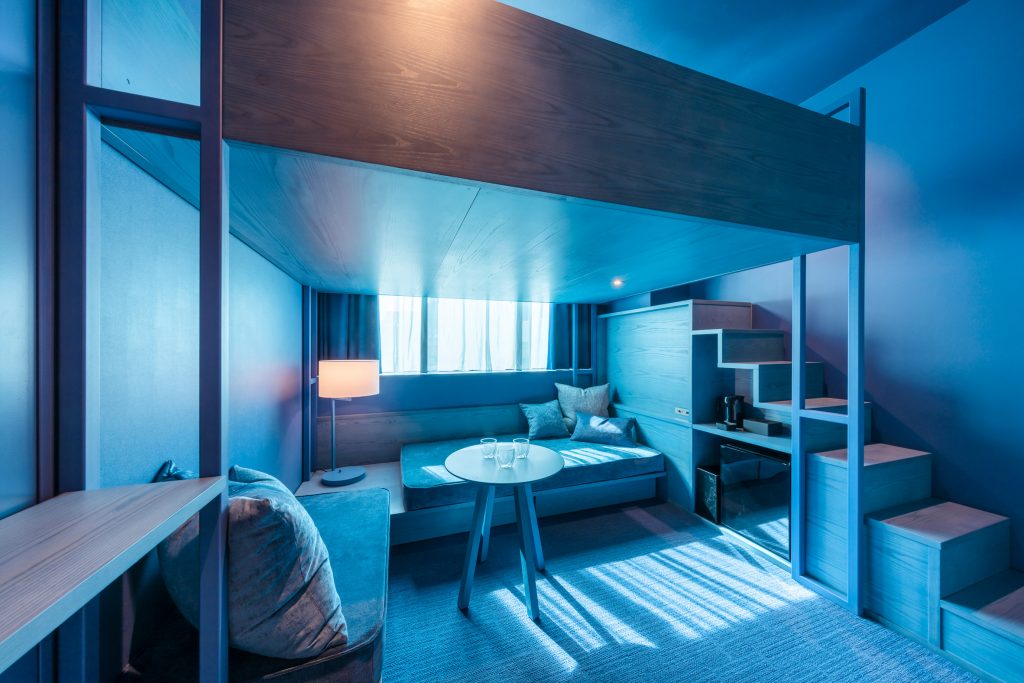 Hotel-tem-quarto-com-duas-cores-dezeen 05 Hotel-tem-quarto-com-duas-cores-dezeen 05