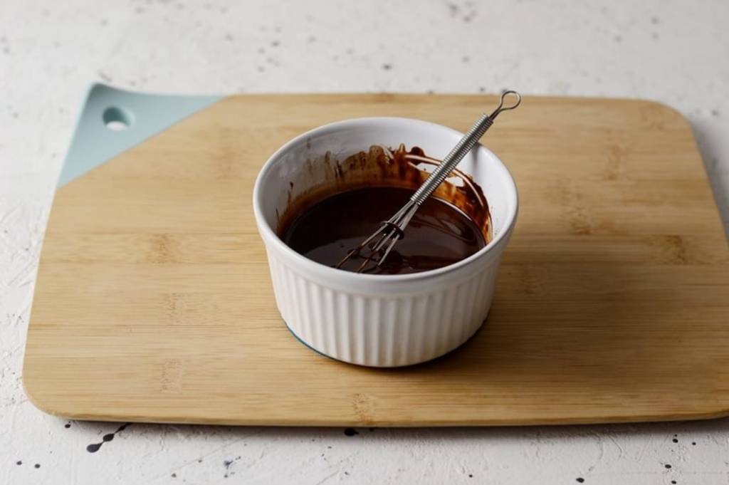bolo-de-chocolate-vegano-casa.com-unsplash-pavel-subbotin-3 Mistura de cobertura de chocolate vegano