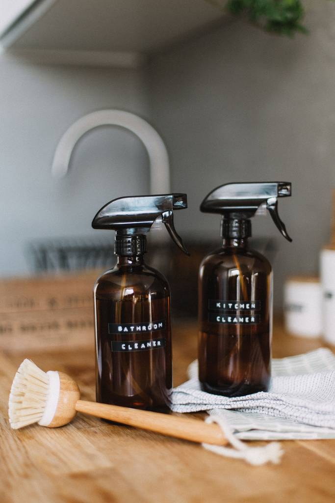 minimize-os-riscos-a-saude-durante-a-limpeza-com-estas-dicas-casa.com-3-unsplash-daiga-ellaby Frasco de limpeza