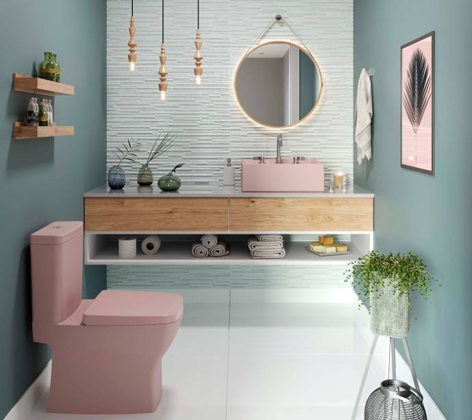 Banheiro equipado com linha Platinum Rose bacia com caixa acoplada Boss também Rose