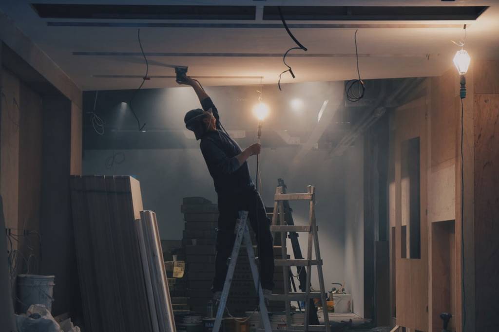 4-dicas-para-a-hora-de-instalar-o-telhado-na-obra-casa.com-2-unsplash-henry-and-co 4-dicas-para-a-hora-de-instalar-o-telhado-na-obra-casa.com-2-unsplash-henry-and-co