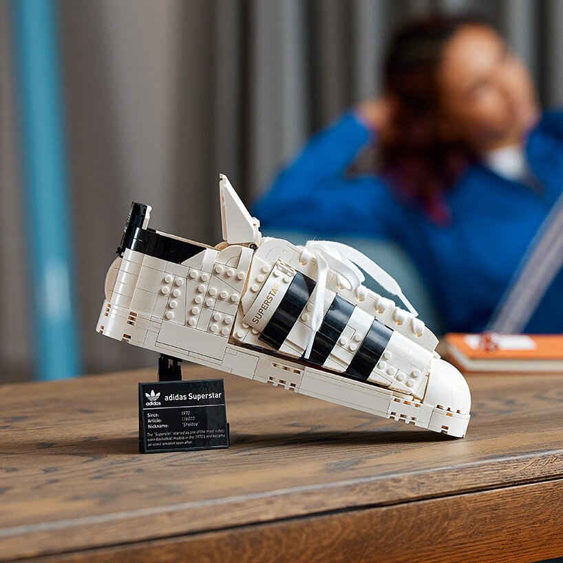 Adidas-cria-tênis-com-tijolos-LEGO-designboom 02