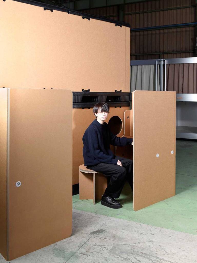 Cápsula-de-papelão-oferece-abrigo-em-caso-de-emergência-designboom-05 Cápsula-de-papelão-oferece-abrigo-em-caso-de-emergência-designboom-05
