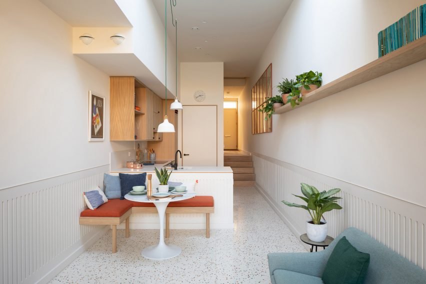 casa-vitoriana-fantasma-dezeen-living-sala-clean-canto-alemao-01 casa-vitoriana-fantasma-dezeen-living-sala-clean-canto-alemao-01