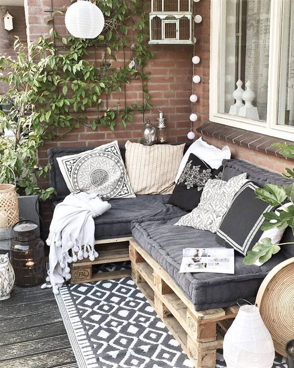 12 ideias de sofás de pallets para varanda