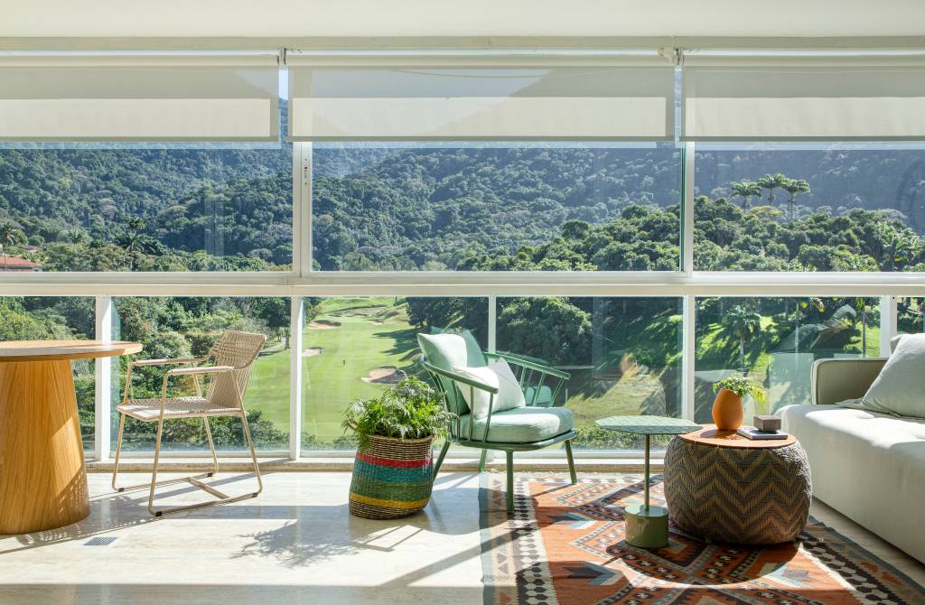 1-ape-de-230-m-2-no-rio-tem-vista-para-a-praia-e-muito-design-nacional 1-ape-de-230-m-2-no-rio-tem-vista-para-a-praia-e-muito-design-nacional