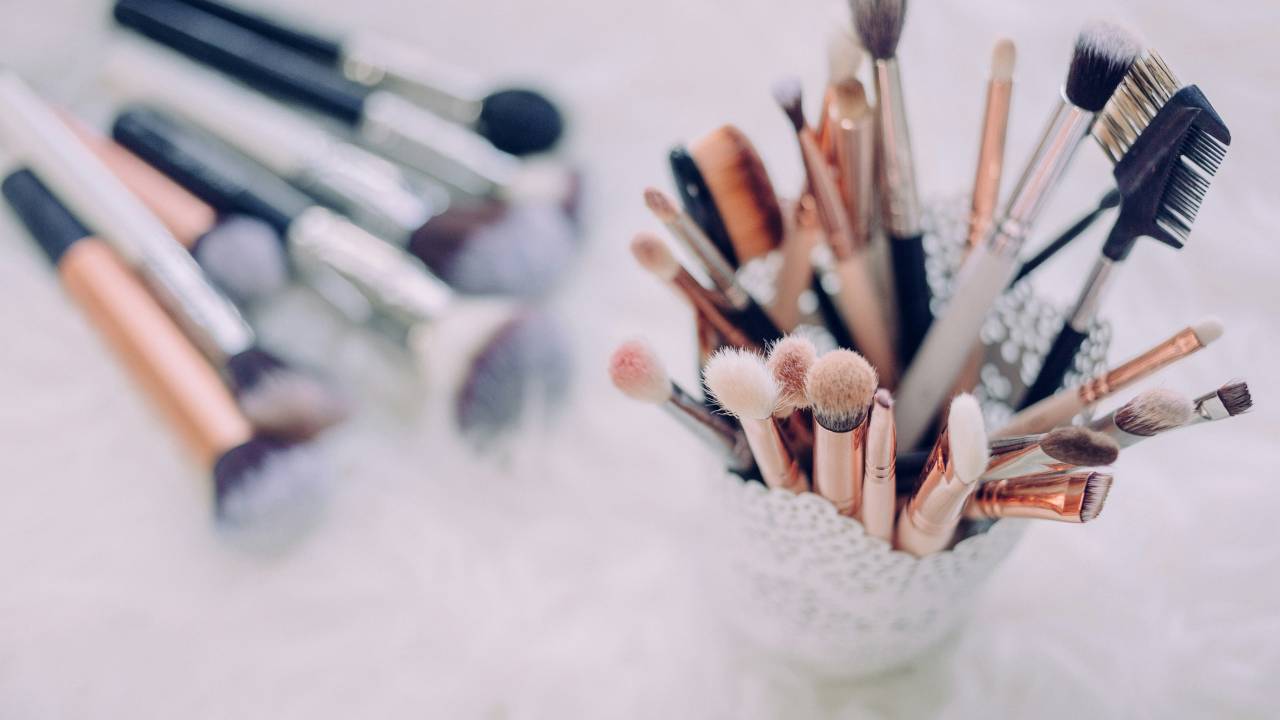 Dicas de como organizar itens de beleza