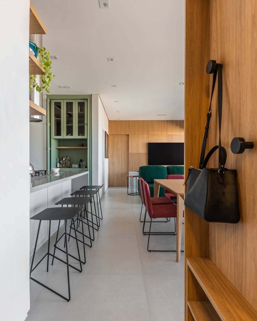 ape-de-135-m²-com-area-social-toda-integrada-para-jovem-casal-casa.com-base-arquitetura-guilherme-pucci-(3) ape-de-135-m²-com-area-social-toda-integrada-para-jovem-casal-casa.com-base-arquitetura-guilherme-pucci-(3)