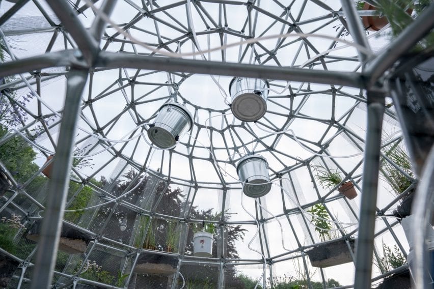 Instalação-filtra-água-da-chuva-em-Nova-York-dezeen-04