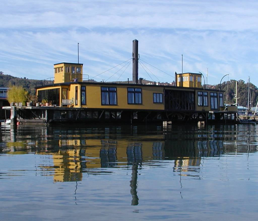 Série-Aluga-se-um-paraíso-3-tipos-diferente-de-casas-flutuantes-16 Série-Aluga-se-um-paraíso-3-tipos-diferente-de-casas-flutuantes-16