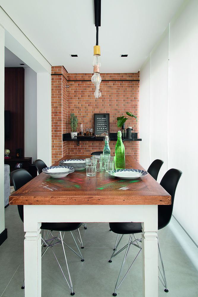 Integracao faz apartamento de 62 m² parecer maior jantar