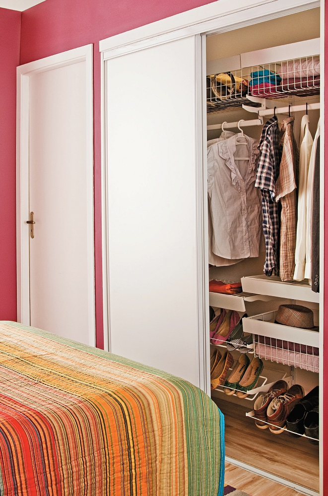 Quarto de casal com closet e canto para trabalho2