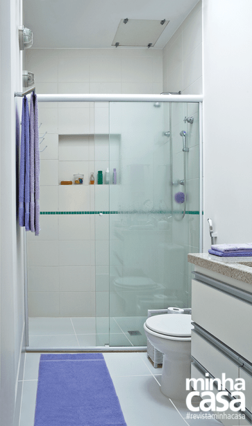 Para destacar o revestimento básico, o arquiteto <span>Douglas Honma </span>apostou em uma faixa estreita de pastilhas de vidro. Para destacar o revestimento básico, o arquiteto <span>Douglas Honma </span>apostou em uma faixa estreita de pastilhas de vidro.