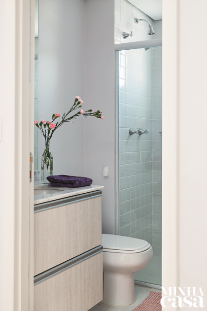 Cores suaves e madeira conferiram ao ambiente um visual natural e orgânico, em sintonia com o astral dos moradores. Projeto da <span>designer de interiores </span><span>Mariane Cunha.</span> Cores suaves e madeira conferiram ao ambiente um visual natural e orgânico, em sintonia com o astral dos moradores. Projeto da <span>designer de interiores </span><span>Mariane Cunha.</span>