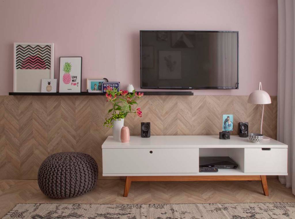 Sala de estar e jantar no tom rosa quartzo – rack (2)