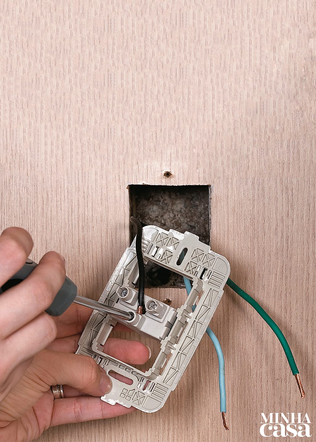 Troque as tomadas &ndash; Passo 3