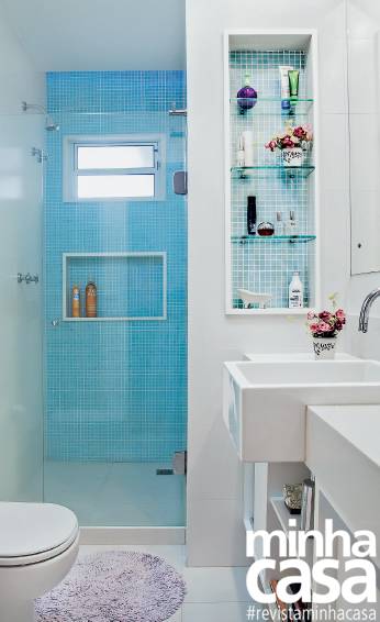 Antes e depois: reforma em apê estiloso dobra tamanho do hall e integra cozinha