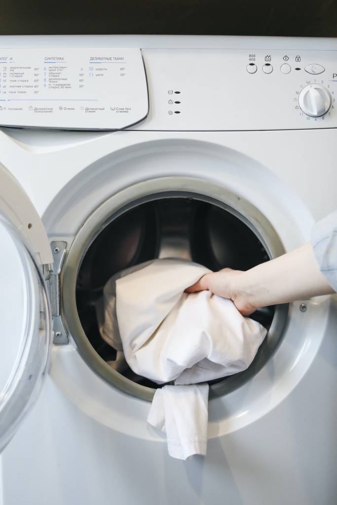 como-remover-manchas-de-diferentes-tecidos-casa.com-13-tenor 8-coisas-que-você-não-pode-colocar-na-máquina-de-lavar-de-jeito-nenhum-tenor-07