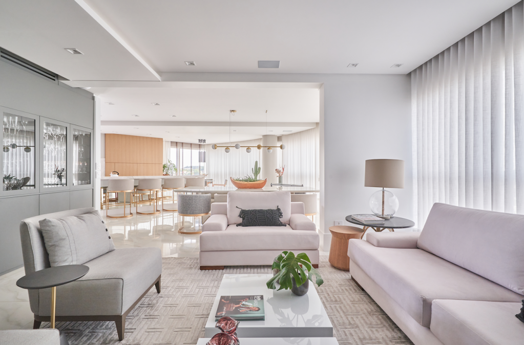 Apê de 280 m² tem vista para lago e espaço gourmet valorizado