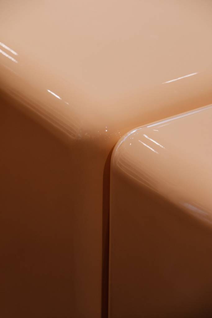 kim-kardashian-lanca-primeira-loja-pop-up-em-paris-dezeen-casacombr-9 kim-kardashian-lanca-primeira-loja-pop-up-em-paris-dezeen-casacombr-9
