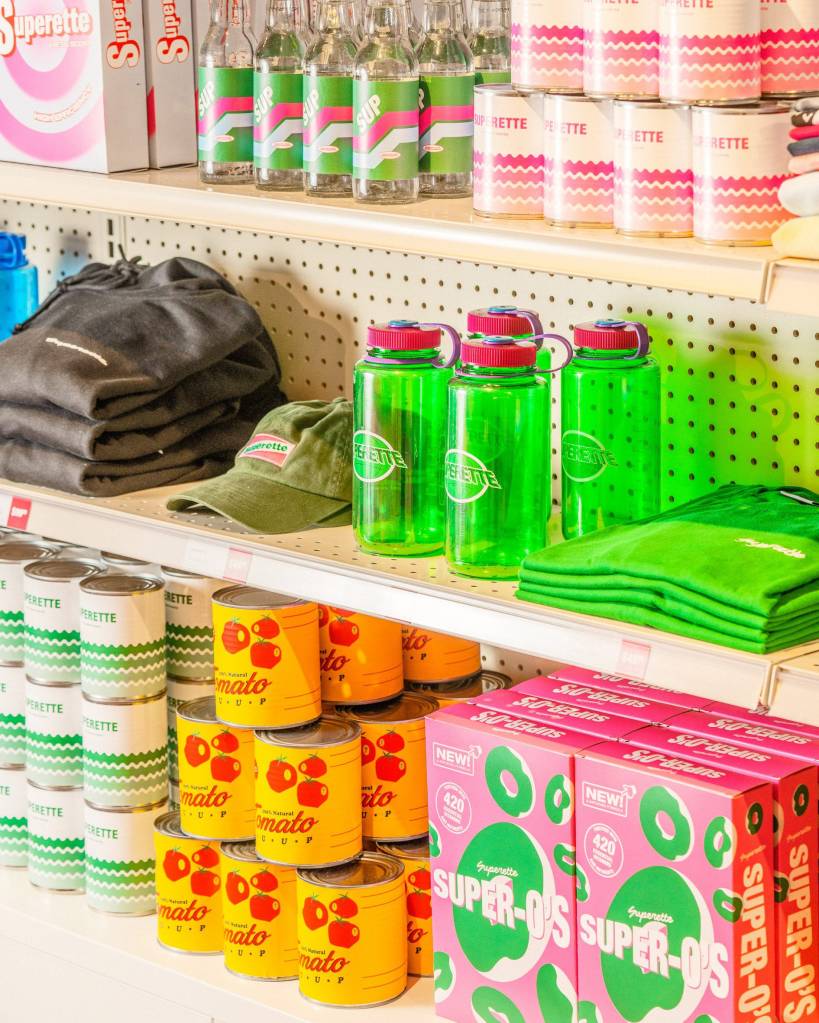 mercado-retro-de-cannabis-casa.com-dezeen-alex-lysakowski-8 mercado-retro-de-cannabis-casa.com-dezeen-alex-lysakowski-8