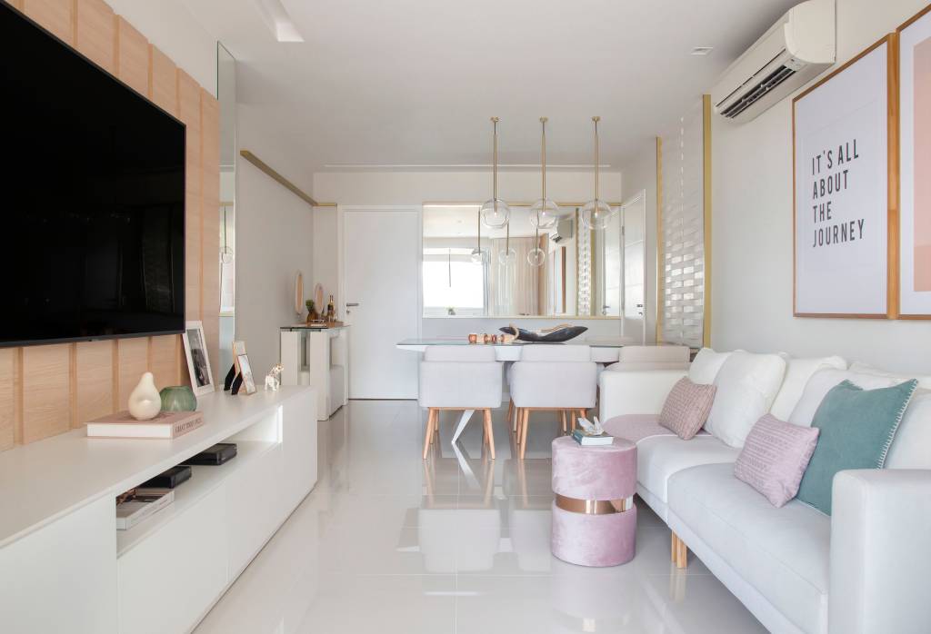 1-atmosfera-clean-e-tons-neutros-e-claros-convidam-a-tranquilidade-neste-ape Sala com base neutra