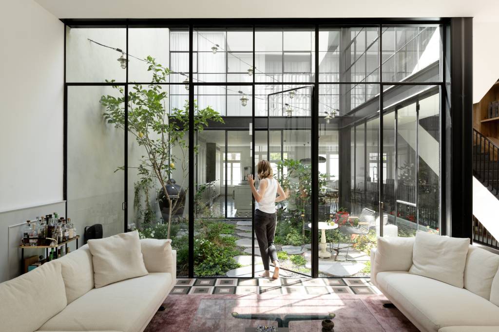 1-casa-de-246-m-2-ganha-extensao-mas-preserva-estetica-do-seculo-xix 1-casa-de-246-m-2-ganha-extensao-mas-preserva-estetica-do-seculo-xix