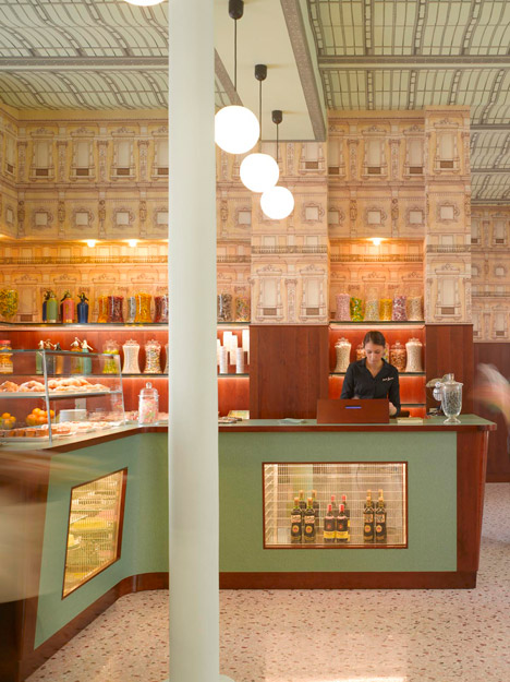 10-interiores-que-poderiam-ser-cenários-de-filmes-de-Wes-Anderson-09 10-interiores-que-poderiam-ser-cenários-de-filmes-de-Wes-Anderson-09