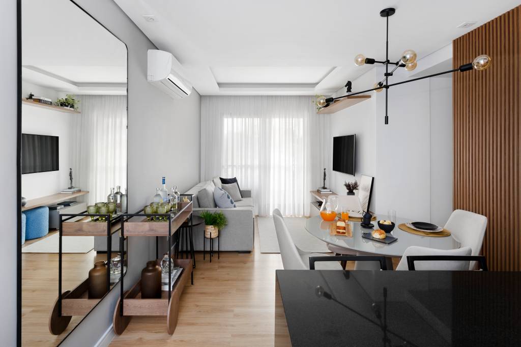 16-reforma-transforma-ape-de-40-m-2-classico-com-projeto-moderno-e-minimalista Sala de estar com tons claros
