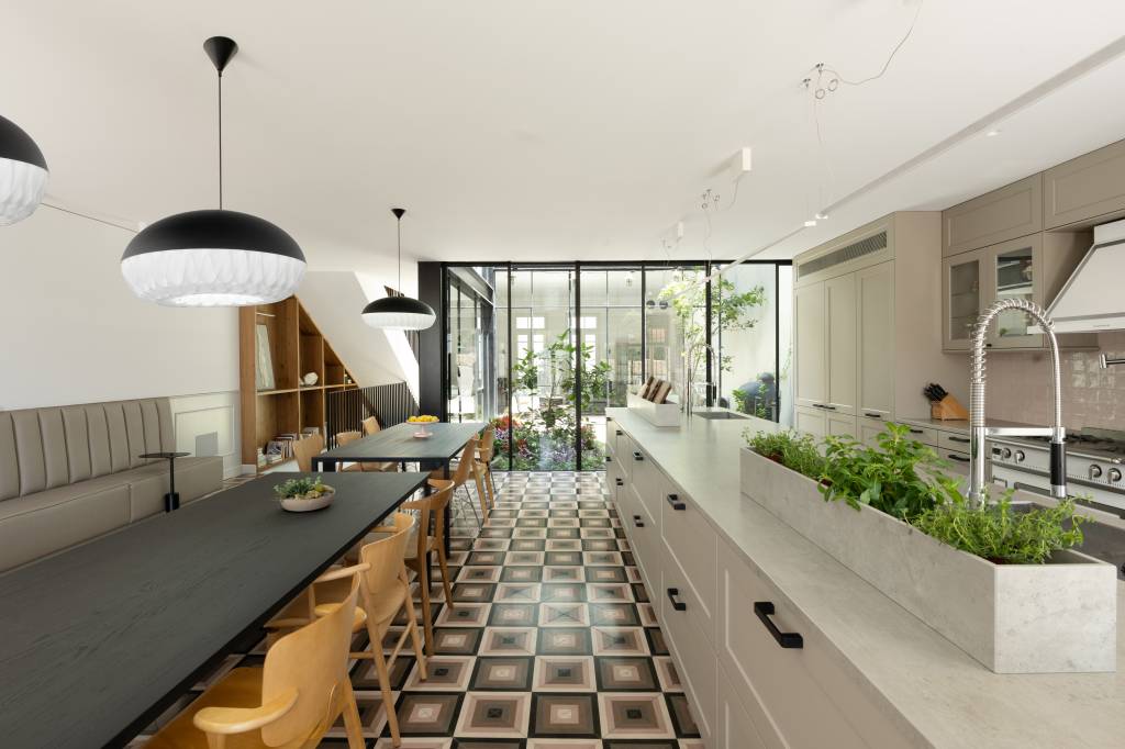 6-casa-de-246-m-2-ganha-extensao-mas-preserva-estetica-do-seculo-xix 6-casa-de-246-m-2-ganha-extensao-mas-preserva-estetica-do-seculo-xix