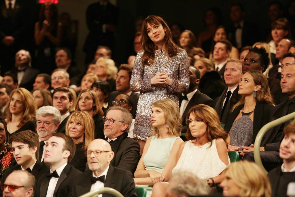 A-casa-repleta-por-madeira-de-Dakota-Johnson-01 A-casa-repleta-por-madeira-de-Dakota-Johnson-01