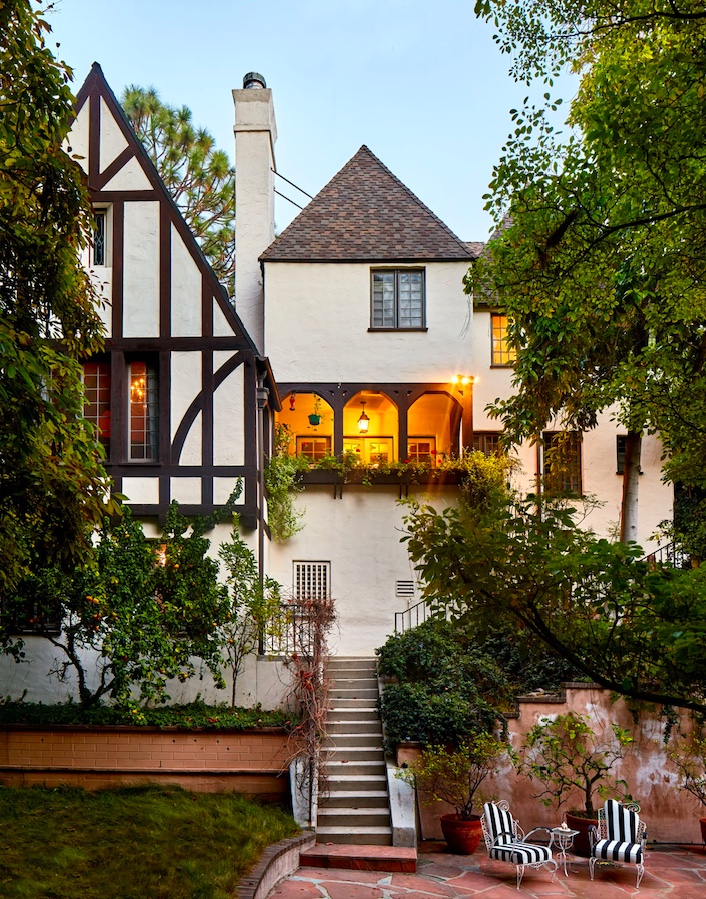 Conheça a arquitetura Tudor Revival-da-casa-de-Dita-Von-Teese-02 Conheça a arquitetura Tudor Revival-da-casa-de-Dita-Von-Teese-02