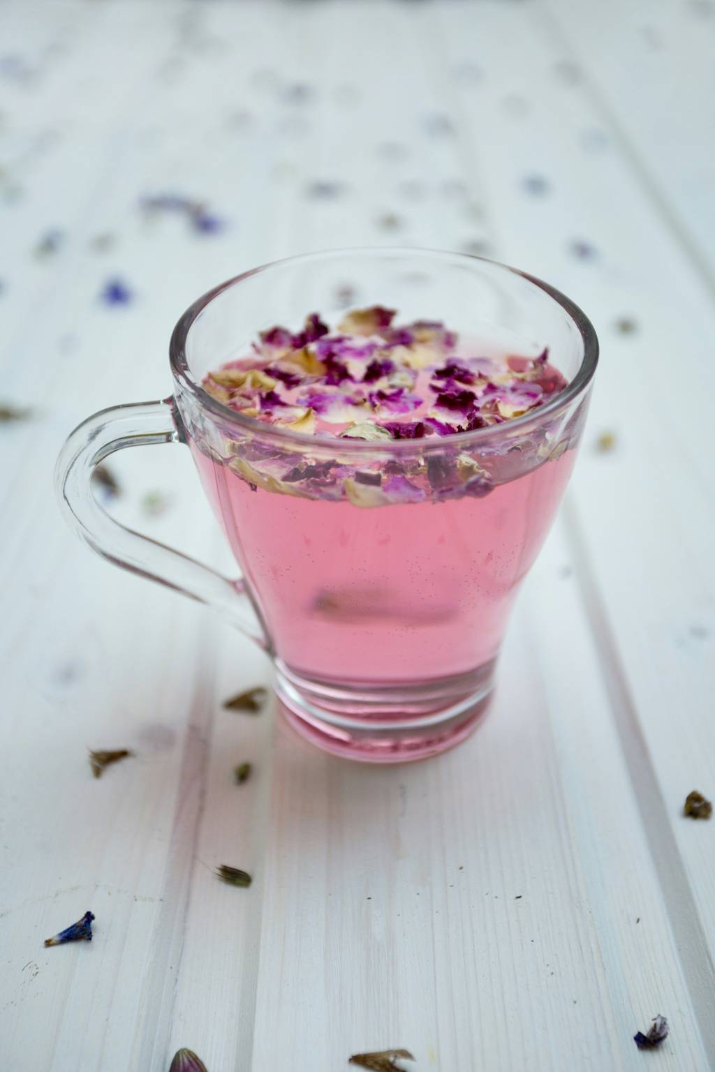 Voce-sabe-quais-sao-os-beneficios-das-flores-terapeuticas-03 Na foto, chá rosado