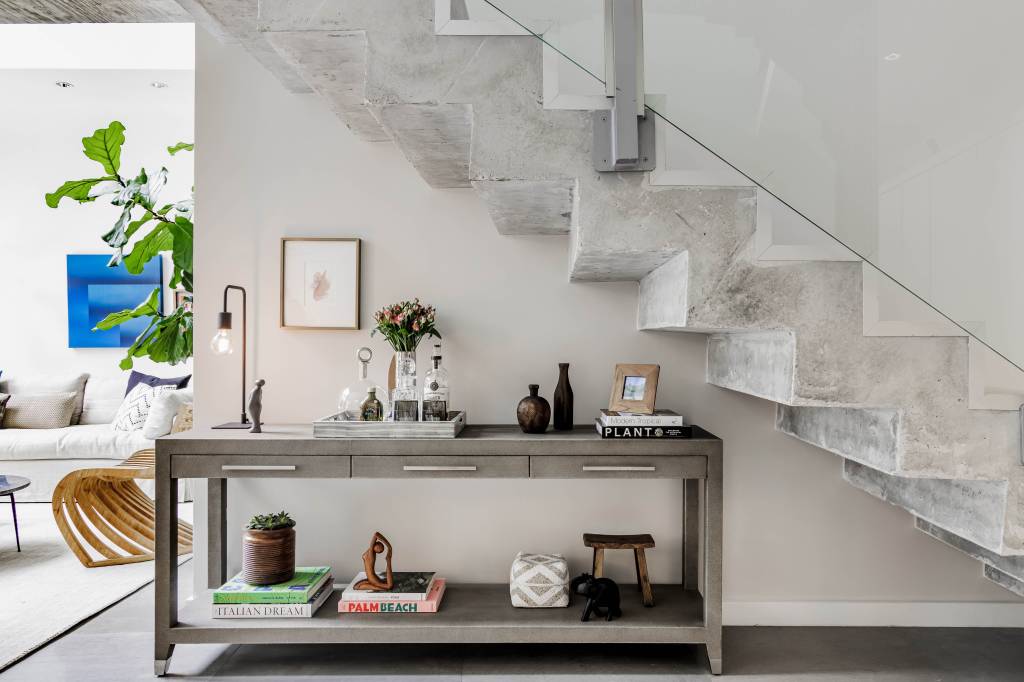 3-estilo-contemporaneo-e-design-nacional-marcam-esta-casa-de-330-m-2 3-estilo-contemporaneo-e-design-nacional-marcam-esta-casa-de-330-m-2