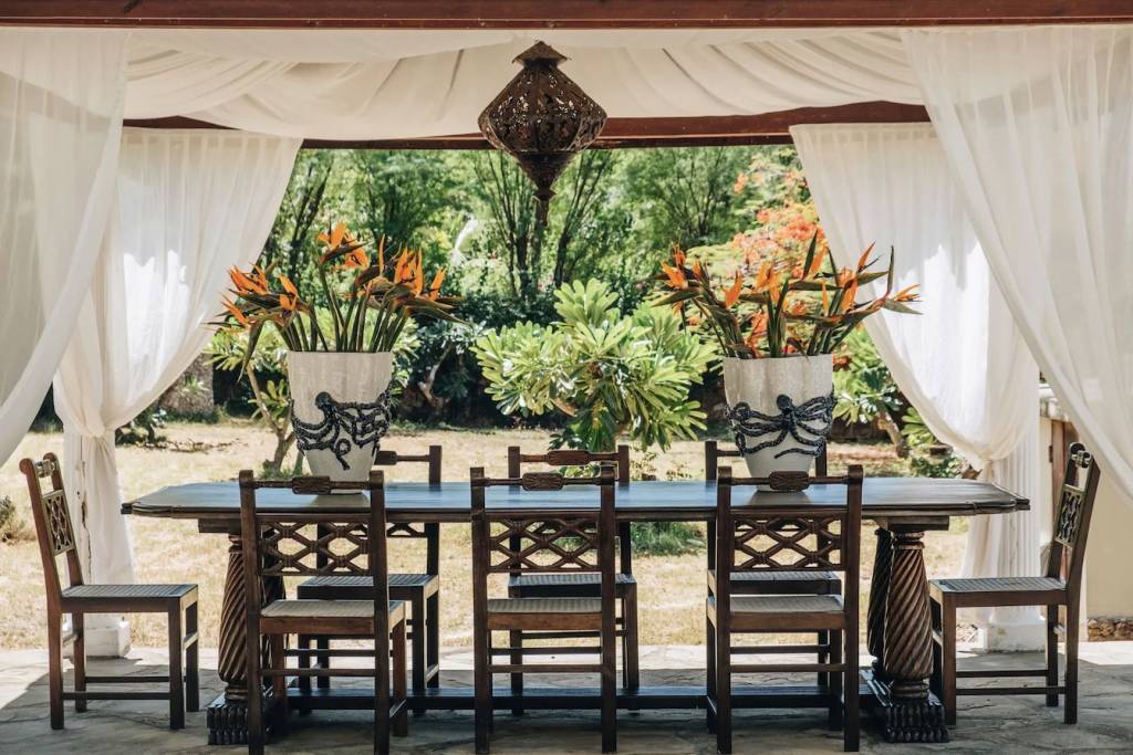 Um-tour-pela-luxuosa-e-arejada-villa-de-Naomi-Campbell-06 Um-tour-pela-luxuosa-e-arejada-villa-de-Naomi-Campbell-06
