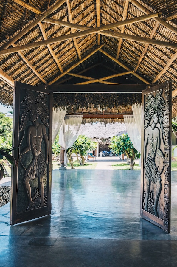 Um-tour-pela-luxuosa-e-arejada-villa-de-Naomi-Campbell-10 Um-tour-pela-luxuosa-e-arejada-villa-de-Naomi-Campbell-10