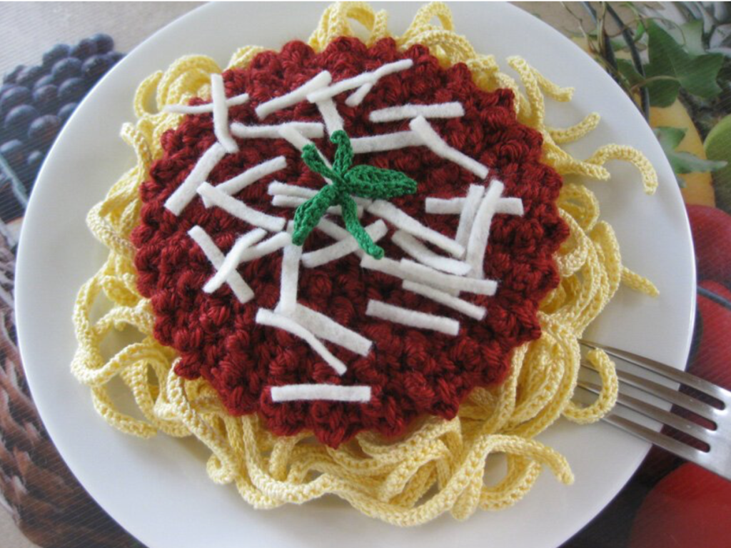 É pavê ou pra comer: comida de crochê é fofo demais