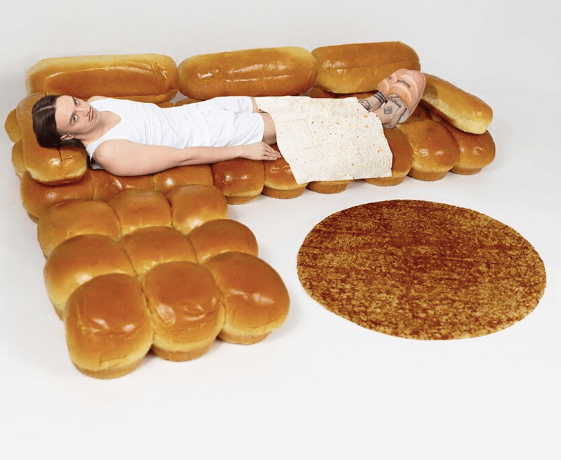 Isso-é-um-sofá-de-pão-e-nós-estamos-encantadas-01 Isso-é-um-sofá-de-pão-e-nós-estamos-encantadas-01