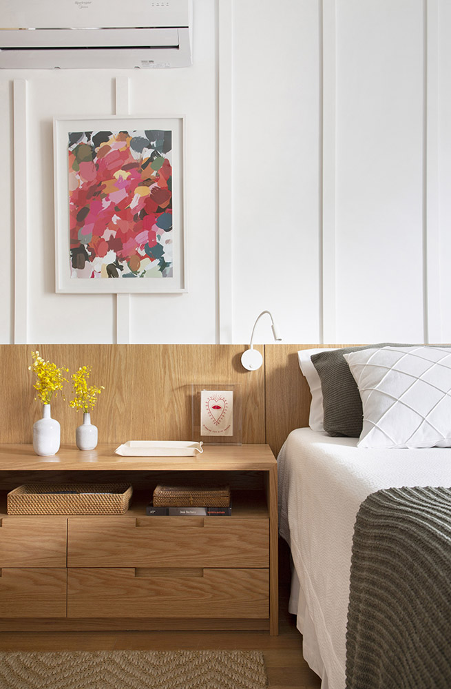 Apartamento no Itaim Bibi da arquiteta Cecília Teixeira, sócia da arquiteta Bitty Talbot no escritório Brise Arquitetura _ foto 13-quarto-cama-quadro-cabeceira-mesa-lateral Apartamento no Itaim Bibi da arquiteta Cecília Teixeira, sócia da arquiteta Bitty Talbot no escritório Brise Arquitetura _ foto 13-quarto-cama-quadro-cabeceira-mesa-lateral