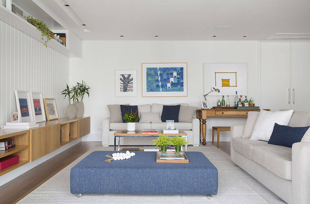 Apartamento no Itaim Bibi da arquiteta Cecília Teixeira, sócia da arquiteta Bitty Talbot no escritório Brise Arquitetura _ foto 4-sala-living-quadros-sofa Apartamento no Itaim Bibi da arquiteta Cecília Teixeira, sócia da arquiteta Bitty Talbot no escritório Brise Arquitetura _ foto 4-sala-living-quadros-sofa