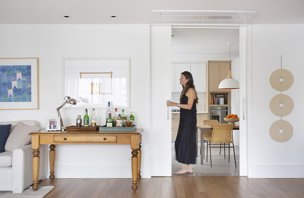 Apartamento no Itaim Bibi da arquiteta Cecília Teixeira, sócia da arquiteta Bitty Talbot no escritório Brise Arquitetura _ foto 7-porta-correr Apartamento no Itaim Bibi da arquiteta Cecília Teixeira, sócia da arquiteta Bitty Talbot no escritório Brise Arquitetura _ foto 7-porta-correr