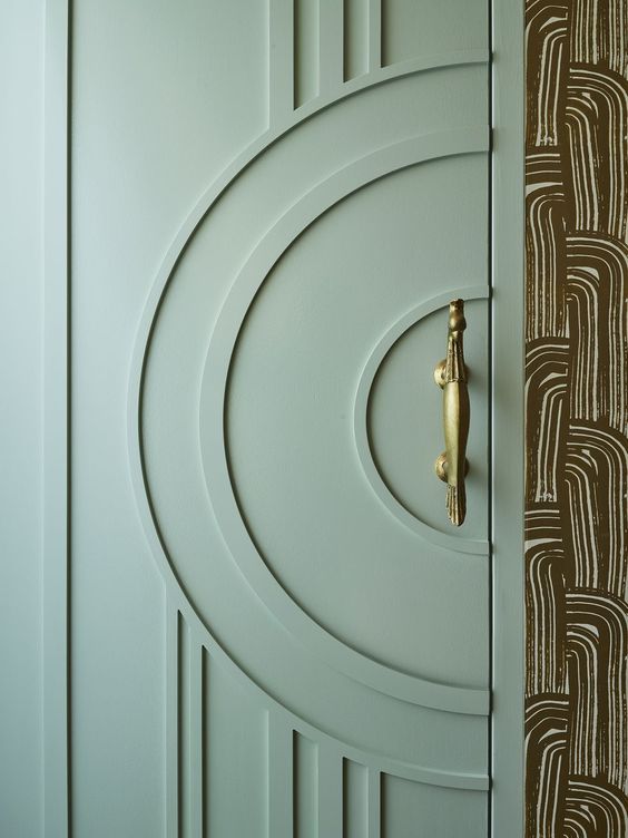 Como-definir-a-porta-certa-para-a-casa-01 Porta verde com detalhes dourados