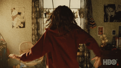 Gif de Rue dançando no quarto