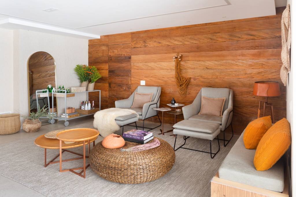Contemporâneo e boho chic com toques rústicos: confira apê de 300 m²