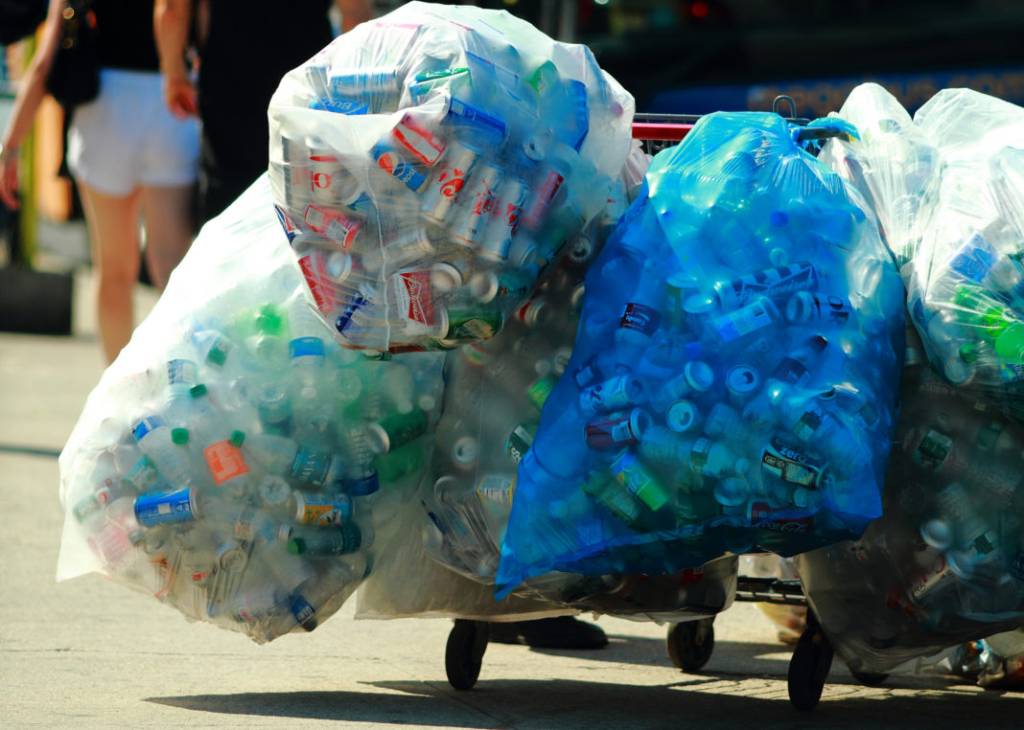 como-separar-destinar-lixo-ciclovivo Carrinho de catador de lixo reciclado