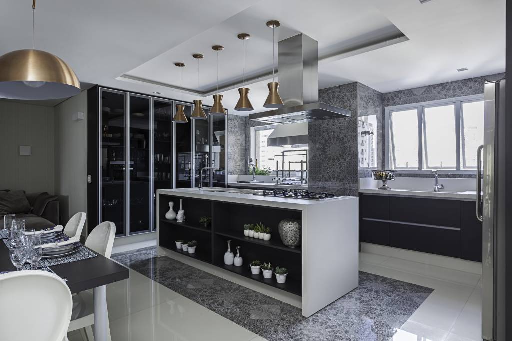 2-cozinhas-integrar-ou-nao Cozinha integrada com bancada branca e paleta cinza