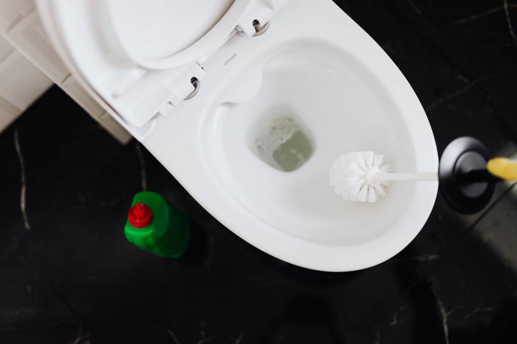 5-dicas-para-manter-o-banheiro-sempre-limpo-03 Limpeza do vaso sanitário