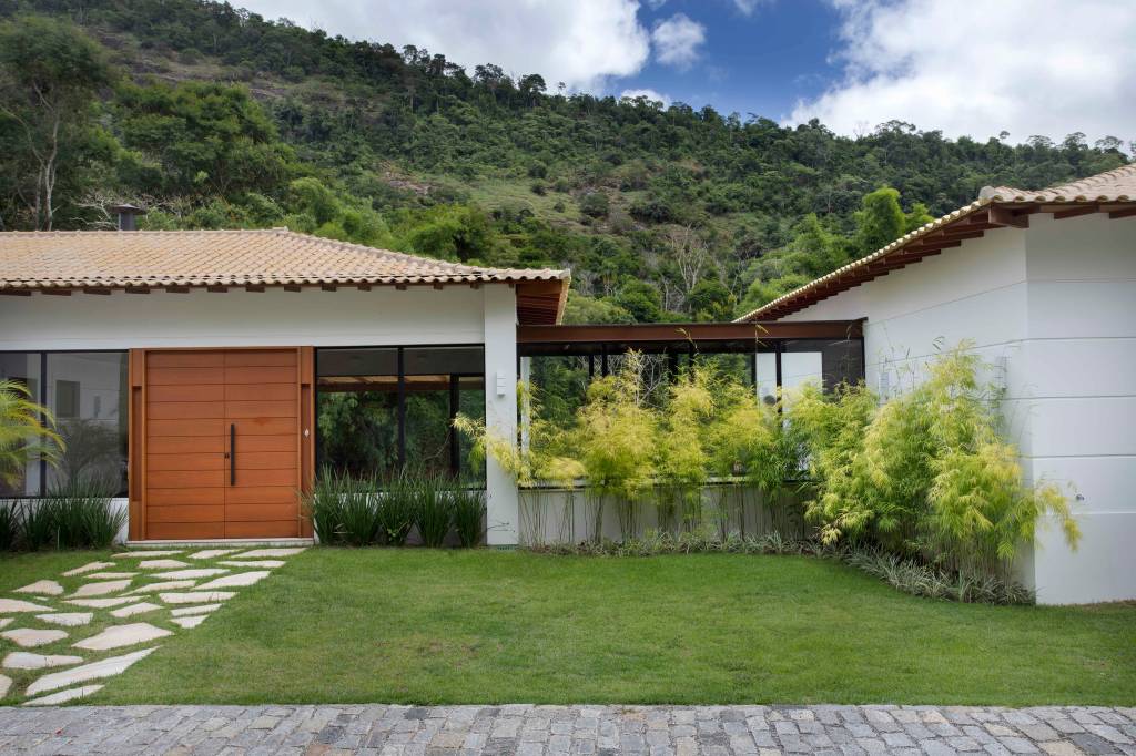 casa-480-m-sauna-lareira-ar-livre-brise-arquitetura-foto-denilson-machado-mca-fachada-04 casa-480-m-sauna-lareira-ar-livre-brise-arquitetura-foto-denilson-machado-mca-fachada-04