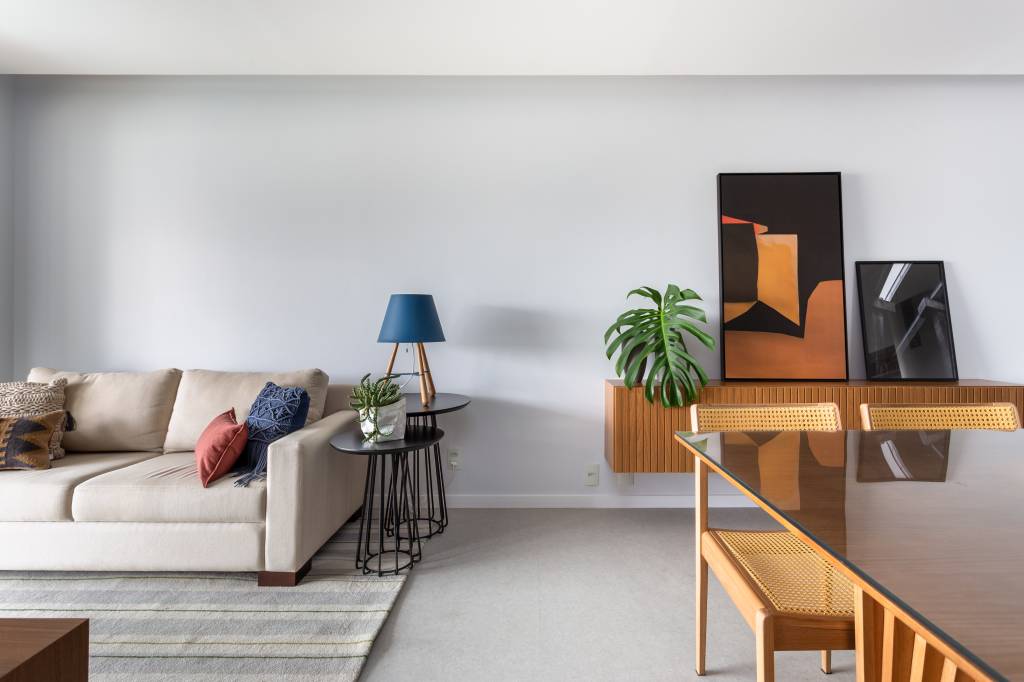 cores-integracao-aproveitamento-ape-70m-studio-tan-gram-foto-estudio-sao-paulo-sala-jantar-integrada-sofa Sala de estar integrada; sofá em tom neutro