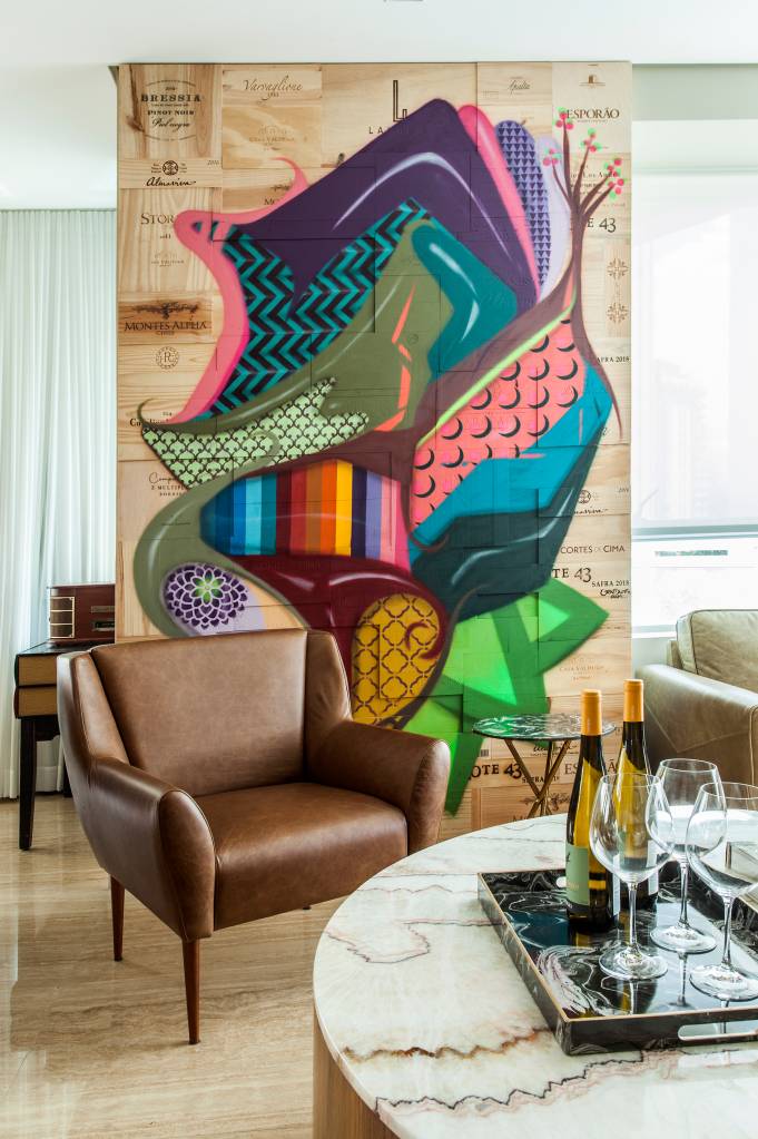decoracao-ape-350m-inspirada-vinhos-korman-arquitetos-foto-Eduardo-Pozella-sala-poltrona decoracao-ape-350m-inspirada-vinhos-korman-arquitetos-foto-Eduardo-Pozella-sala-poltrona